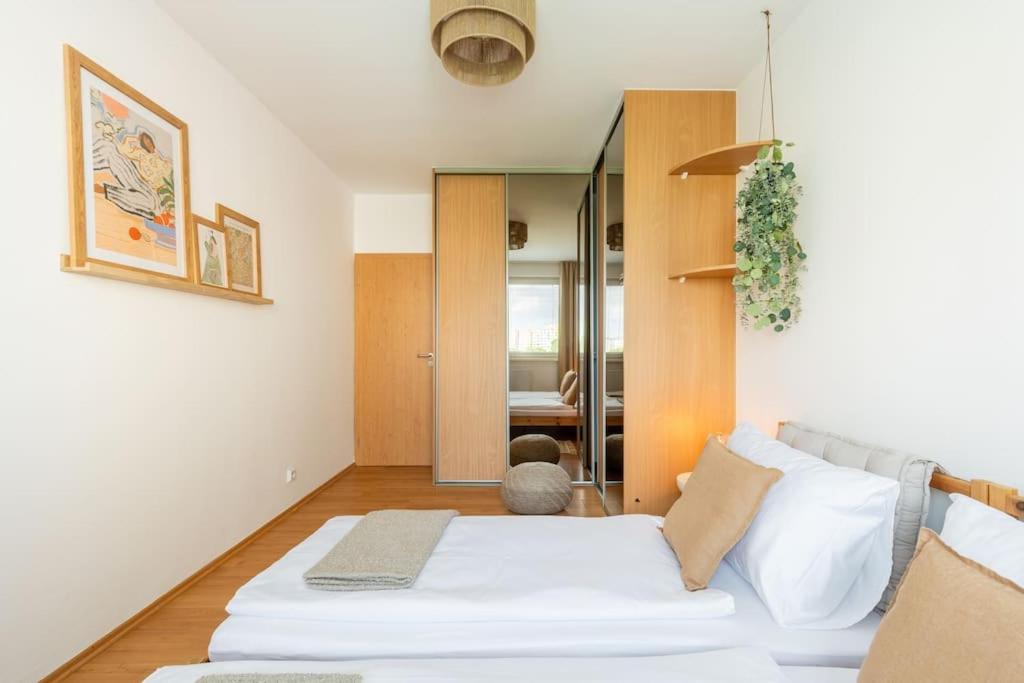 Duna Retreat: City Serenity Bratislava Luaran gambar