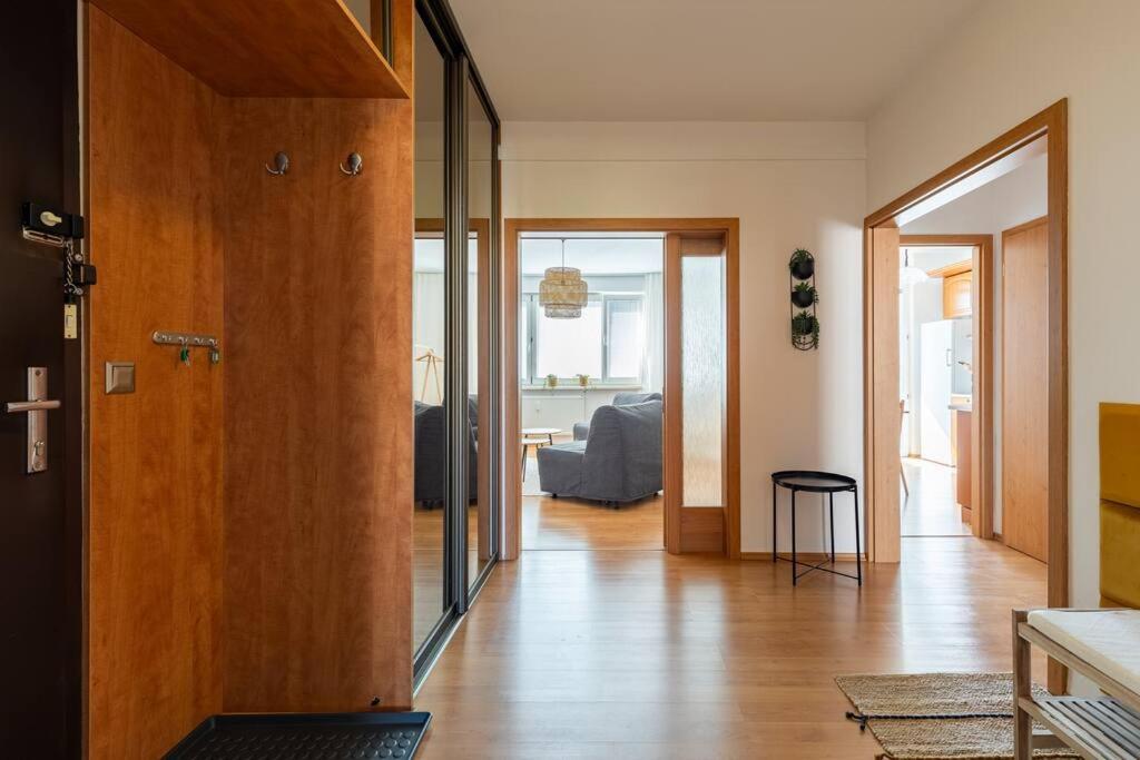Duna Retreat: City Serenity Bratislava Luaran gambar