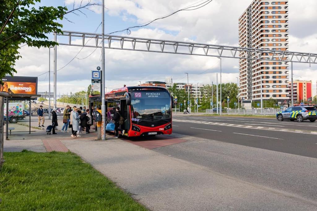 Duna Retreat: City Serenity Bratislava Luaran gambar