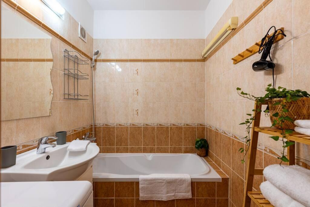 Duna Retreat: City Serenity Bratislava Luaran gambar